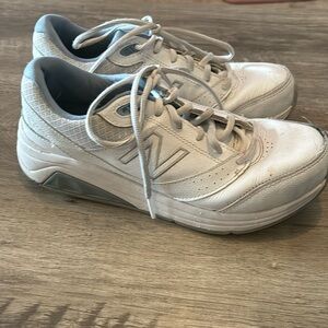 New Balance 928V3 lace up sneakers  size 8